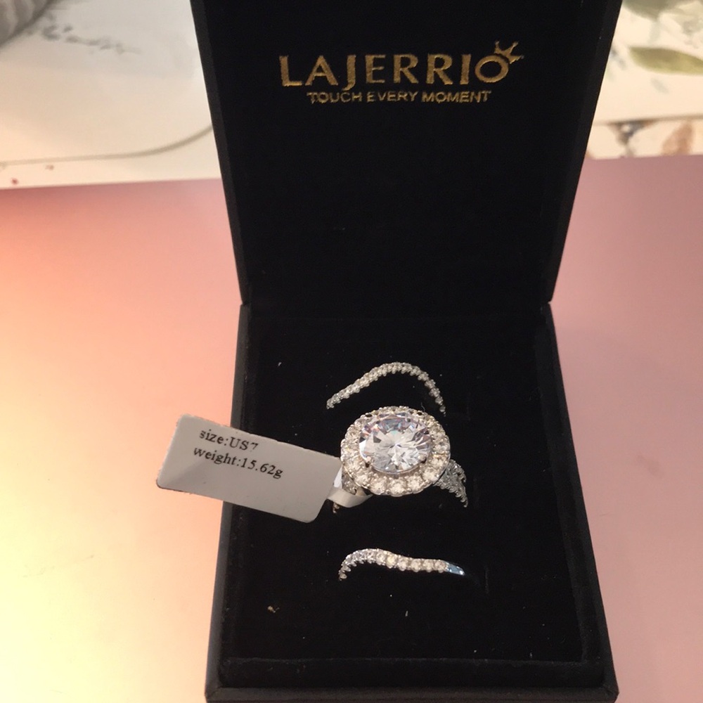 Lajerrio Round Cut Bridal Set